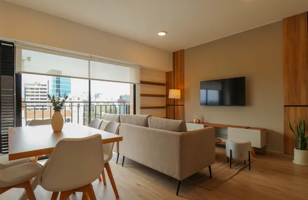 Airy 2BR w/ Balcony in Prime Miraflores