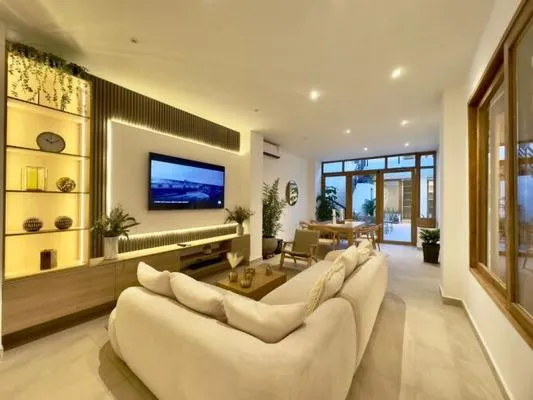 Sleek House wtih Fantastic Pool in CTG
