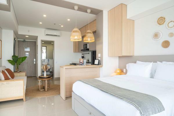 Elegant Beachview 1BR w/ Balcony in Crespo