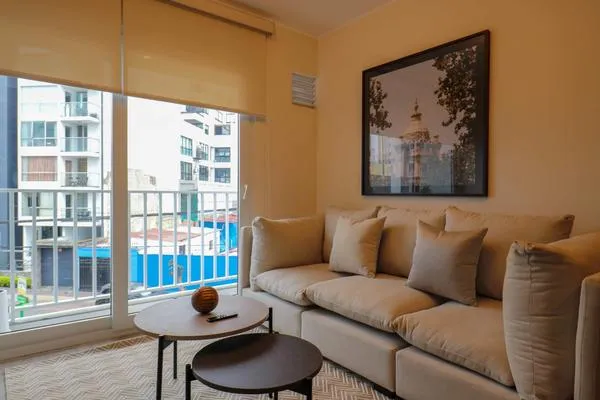 Upscale 2BR w/ Balcony in Heart of Miraflores