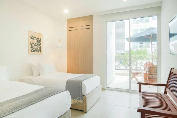 Deluxe 2BR w/ Terrace & A/C in Morros
