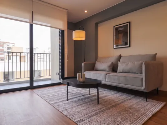 Charming 2BR w/ Balcony in Miraflores