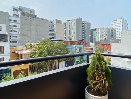 Beautiful 2BR with balcony in Miraflores