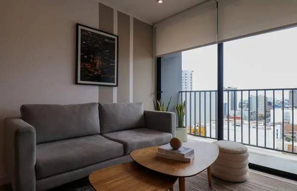 Cityview 2BR w/ Balcony in Miraflores