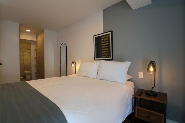 Central 2BR w/ Balcony in Miraflores