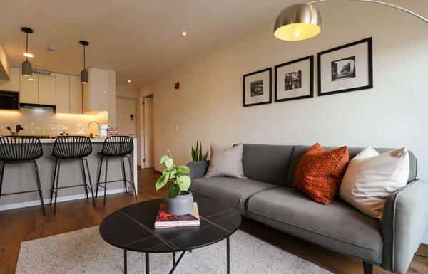 Stylish 2BR Retreat w/ Balcony in Miraflores