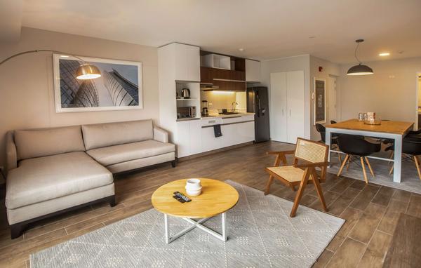 High Ceiling and Classy 2BR in Miraflores