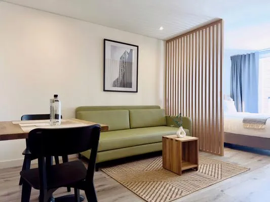 Engaging Loft w/ Balcony in Santa Bárbara