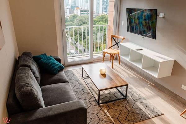 Bright 1BR Balcony & View