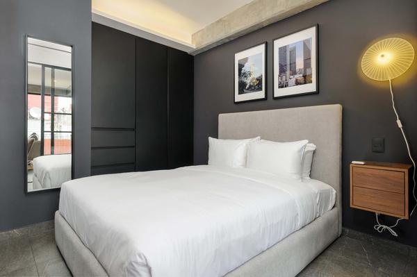 Tasteful 1BR w/ Private Balcony in Tabacalera