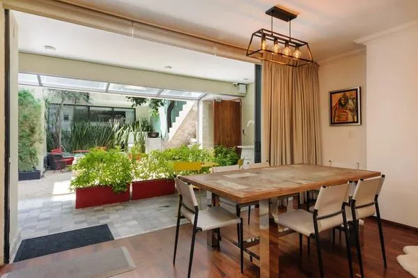 Inviting 4BR House in Condesa