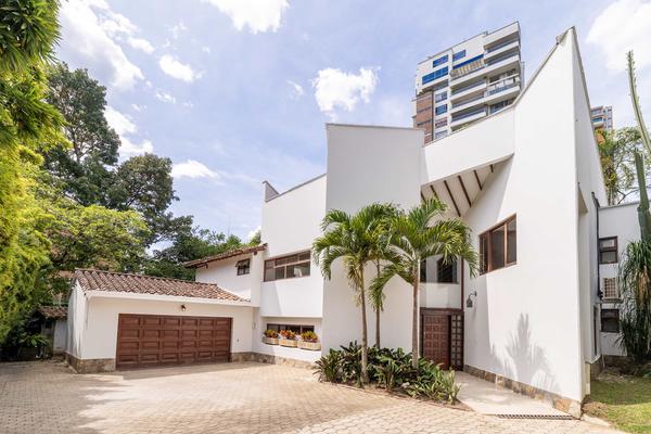 Stunning 5BR home with Jacuzzi in El Poblado