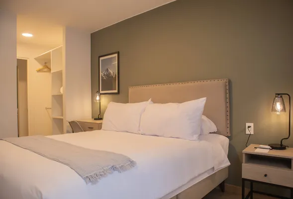 Fresh 1BR w/ Balcony in Miraflores