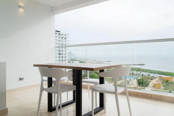 Majestic Loft with Balcony in Crespo