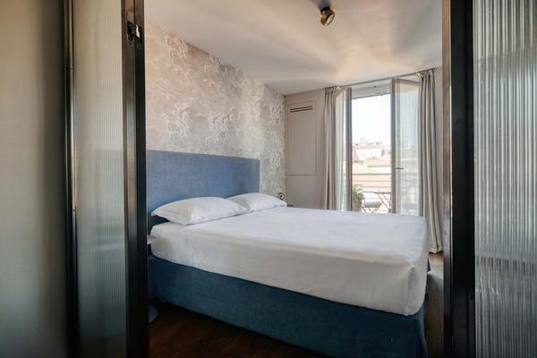 Dreamy 1BR w/ Private Terrace & Skyline View