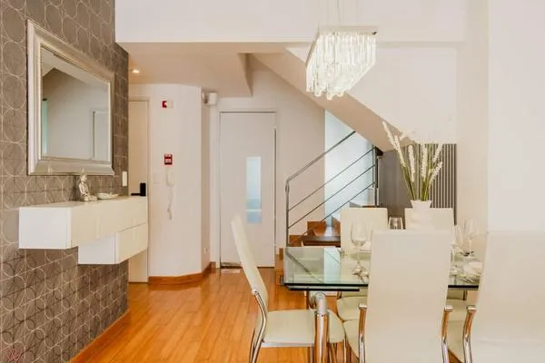 Elegant 3BR Balcony Oasis in Miraflores