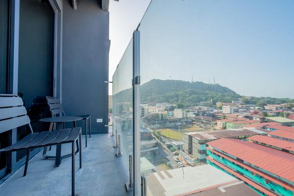 Extraordinary 1BR with Balcony in Casco View