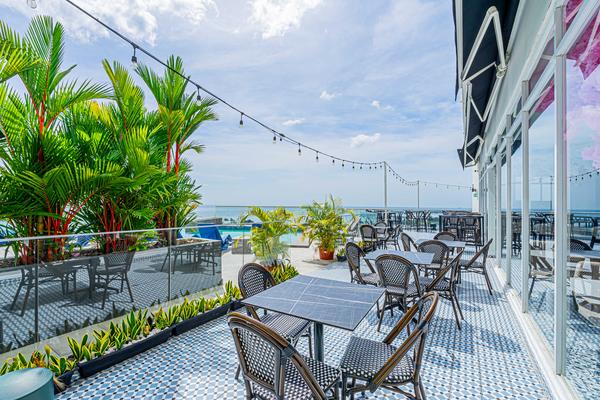 Magic 1BR w/Stunning Views on Avenida Balboa