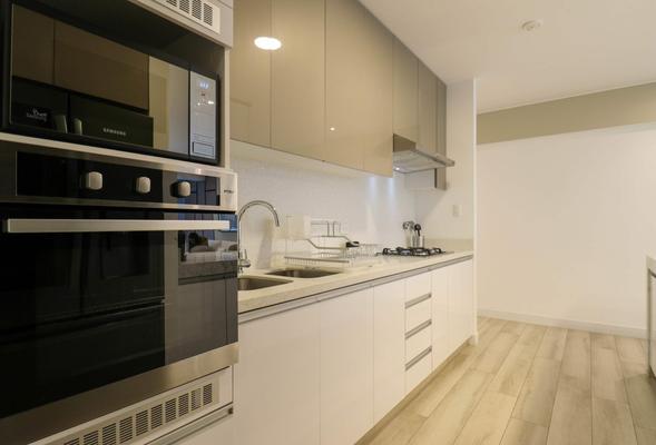 Charming 2BR with Balcony in Miraflores