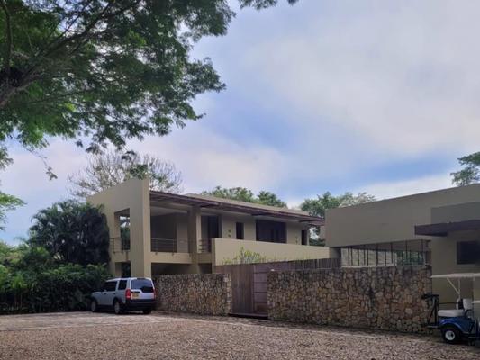 Astonishing 4BR House w/ pool in Anapoima