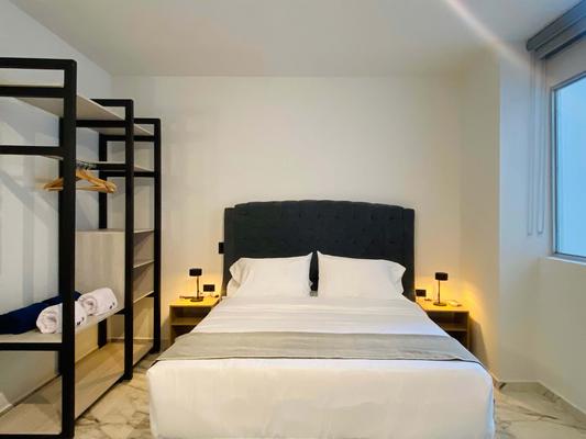 Vibrant 1BR w/ Jacuzzi near Ciudad Amurallada