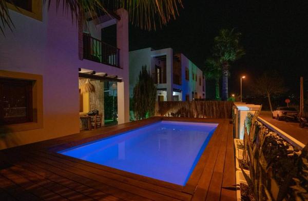 Stylish 3BR Villa with Pool & Terrace