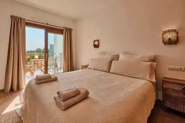 Stylish 3BR Villa with Pool & Terrace