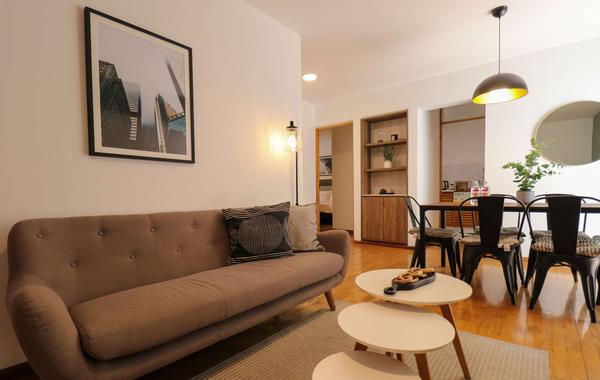 Warmwood & Bright 2BR in Miraflores