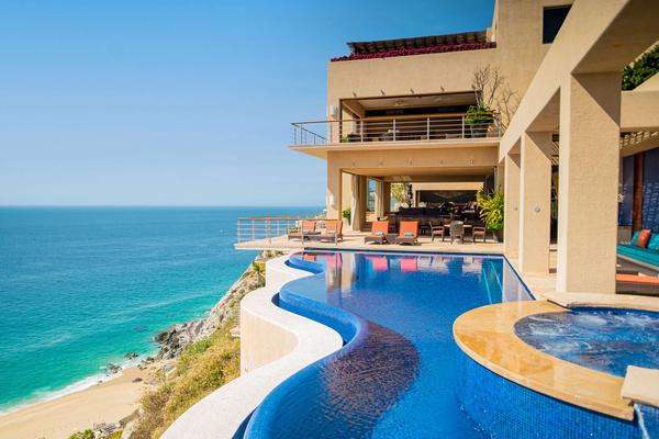 Modern 9BR Villa w/ Amazing Pool & Jacuzzi