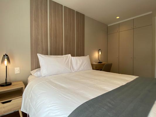 Modern & Bright 2BR w/ Balcony in Miraflores