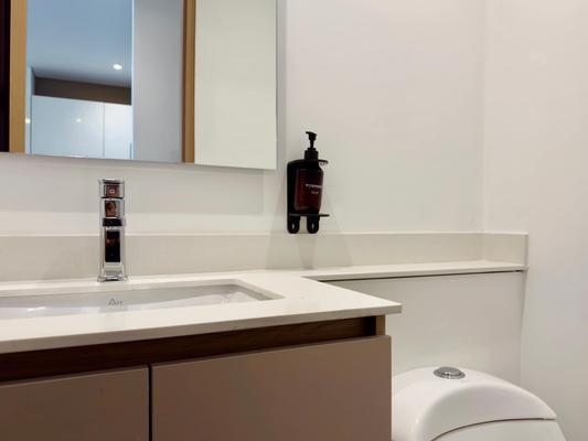 Upscale Loft w/ Balcony in Santa Bárbara