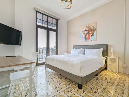 Stylish 3BR w/ Balcony Casco Viejo