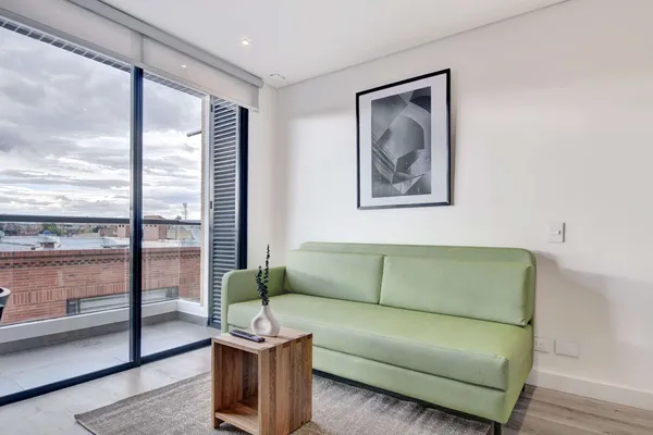 Cozy 2BR w/ Balcony in Santa Barbara