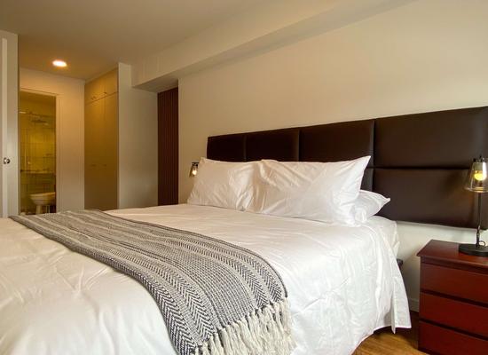Stylish 2BR w/ Balcony & View in Miraflores