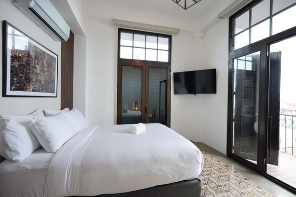 Furnished 2BR with Balcony in Casco Viejo