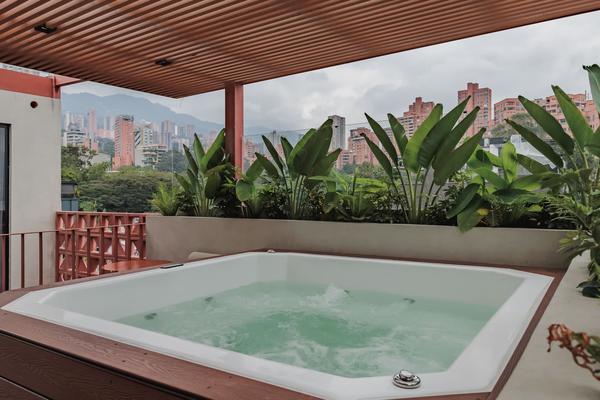 Ancestral 2BR with Amazing Deco in El Poblado