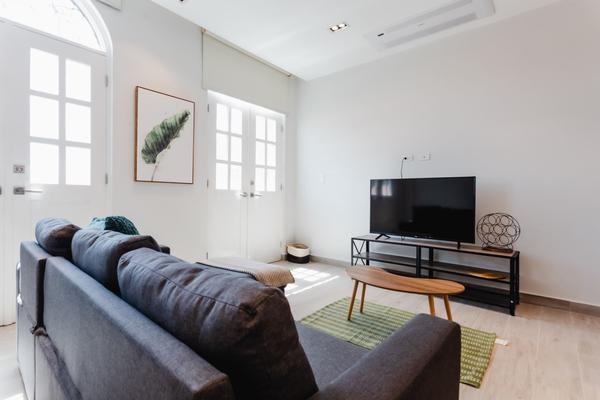 Refined 2BR w/ Balcony in Panama