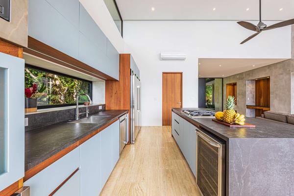 Elegant 4BR Villa w/ Ocean Views & Whale’s Tail Vista