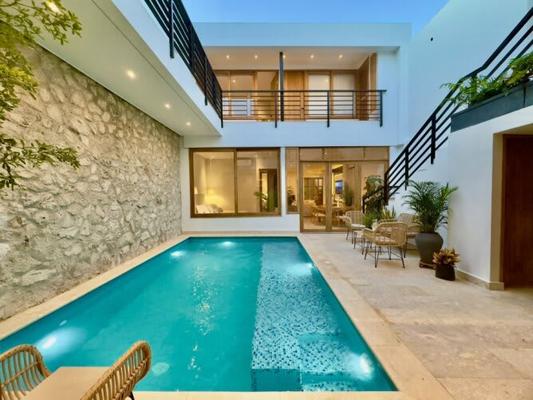 Sleek House wtih Fantastic Pool in CTG