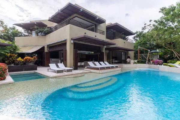 Attractive 6BR Villa w/ Pool at Mesa de Yeguas