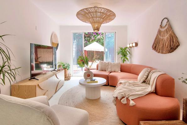 Comfortable 7BR Home with Cozy Terrace