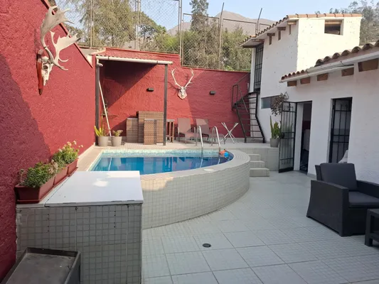 Dazzling 3BR with Private Pool & BBQ in La Cantuta