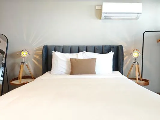 Bright & Modern Loft w/ AC in Santa Ana