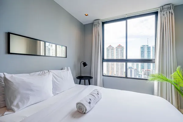 Intimate 1BR on Calle 50 w/ View