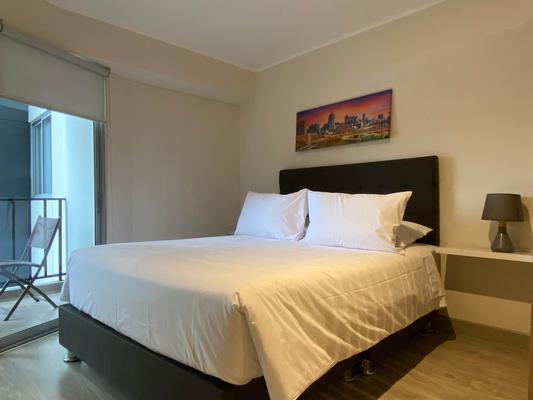 Engaging 1BR Pool in the Heart of the City