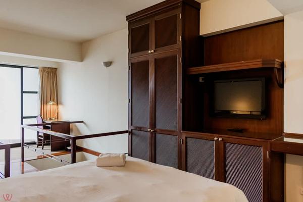 1BR in Miraflores w/ Pool & Gym