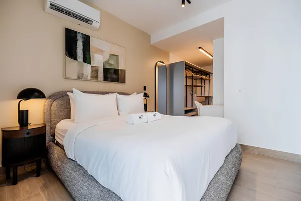 Luxury 1BR w/ Balcony & View in San Francisco