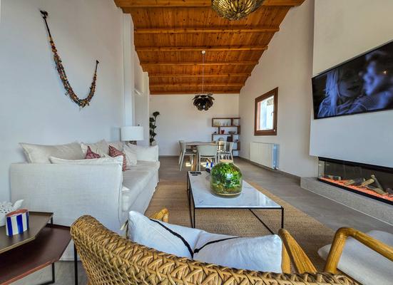 Elegant 4BR Villa w/ Pool & Cíes Views in Cangas