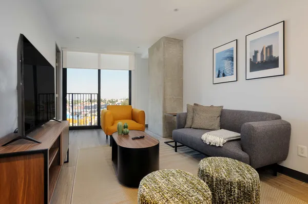 Deluxe 3BR w/ Balcony in Interlomas