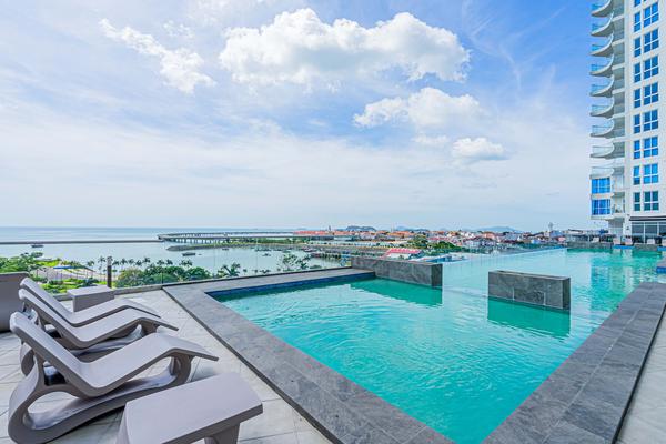 Dreamy Loft w/ Stunning Cinta Costera Views